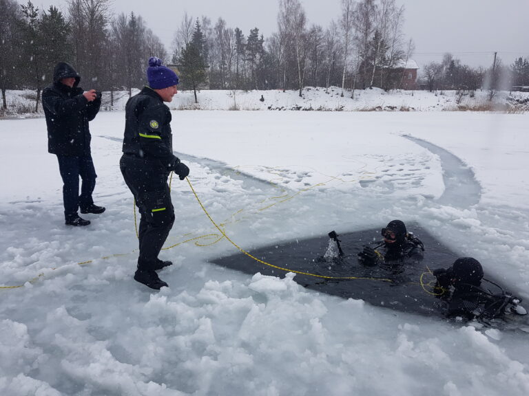 Zemledus niršana 2022. gada februārī Sauriešu karjerā - Coral Latvia