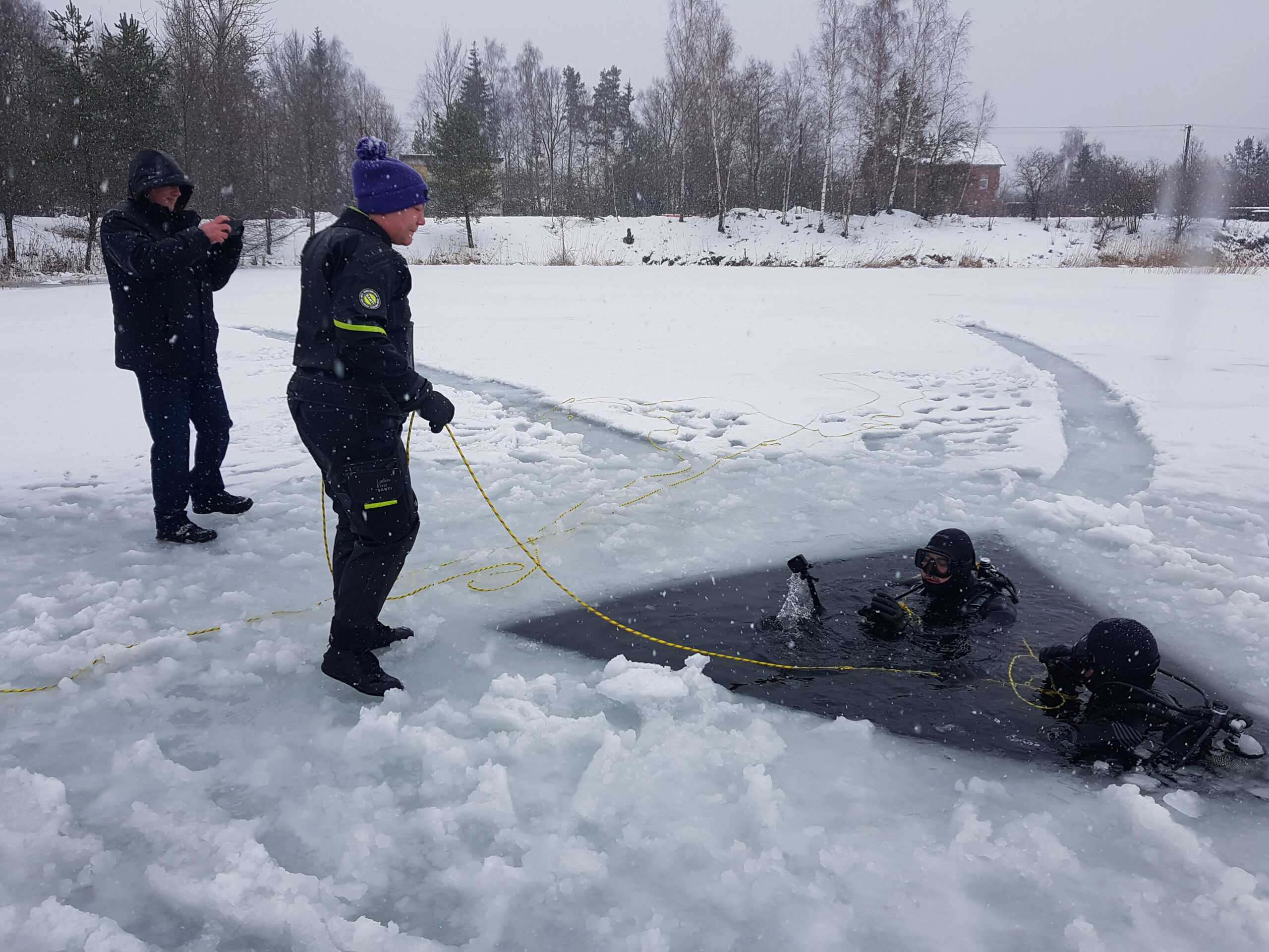 Zemledus niršana 2022. gada februārī Sauriešu karjerā - Coral Latvia